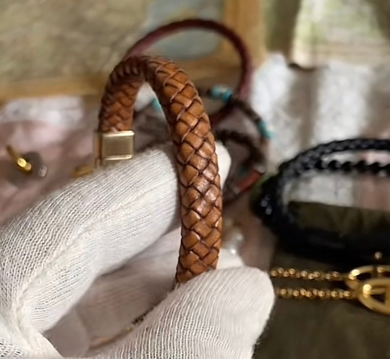 BRAIDED BRACELET IN LEATHER