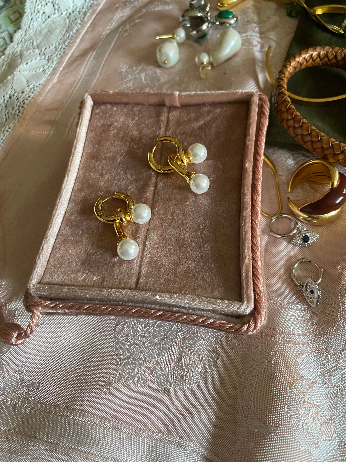 PEARLS WITH A TWIST