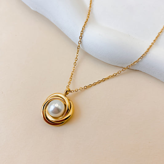 CLASSY PEARL NECKLACE