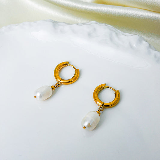 CLASSY PEARL EARDROPS