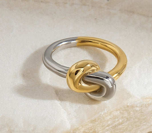 RING WITH KNOT