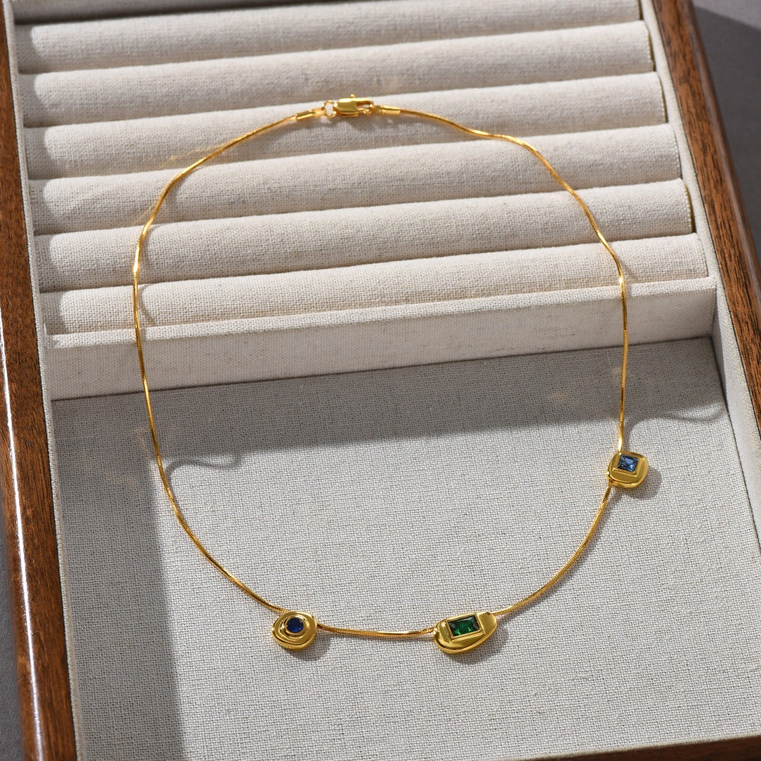 THE THREE DARLINGS NECKLACE