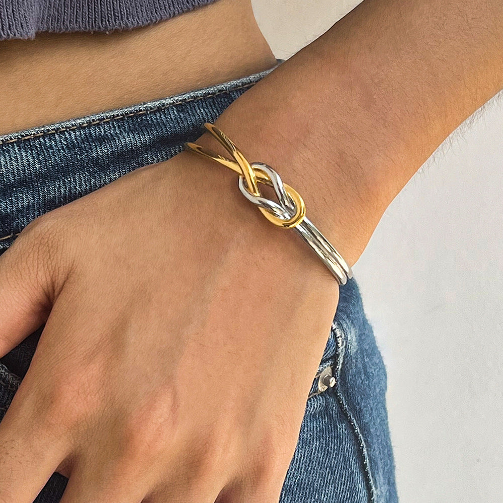 BRACELET WITH KNOTS