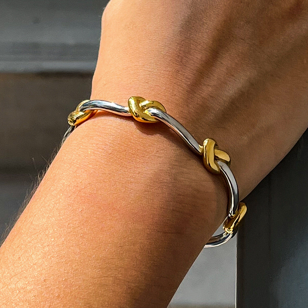BRACELET WITH KNOTS
