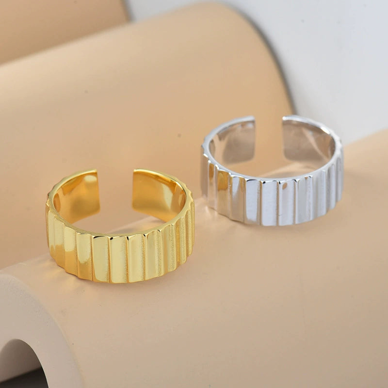 BAGUE À RAYURES EN ARGENT